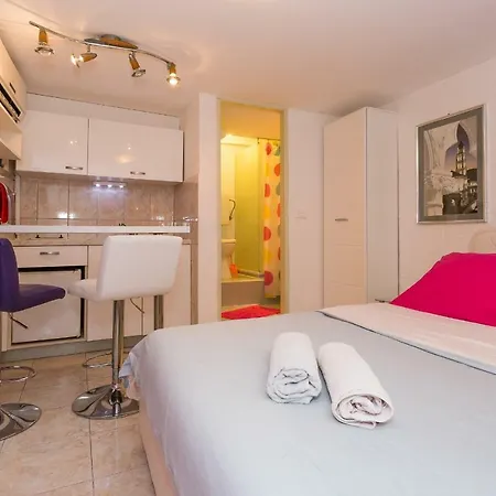 Varos Apartment *