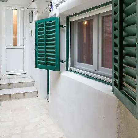 Varos Apartment